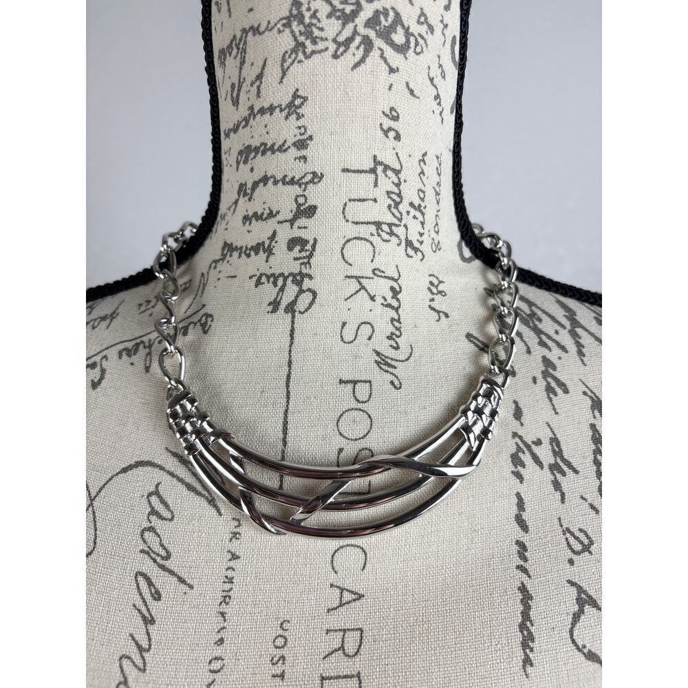 B24 MONET Silver Tone Chocker Collar Necklace Audrey Hepburn Style Vintage‎